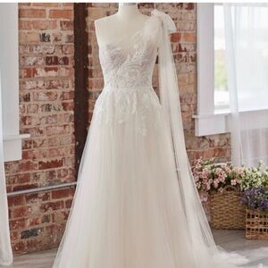 NEW Rebecca Ingram Winnie Bridal Wedding Gown Dress Size 0 Petite Altered Blush